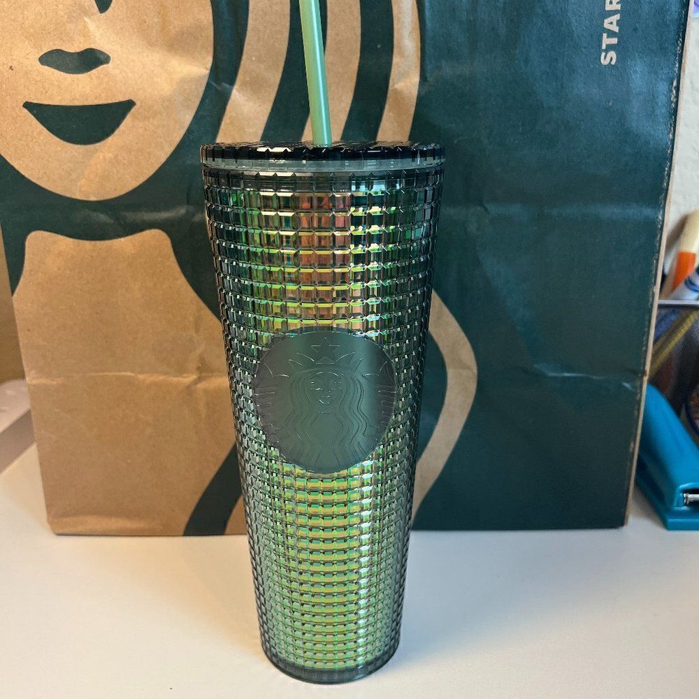 Starbucks 2022 Iridescent Venti Tumbler Holiday 24 oz/710 ml NWT